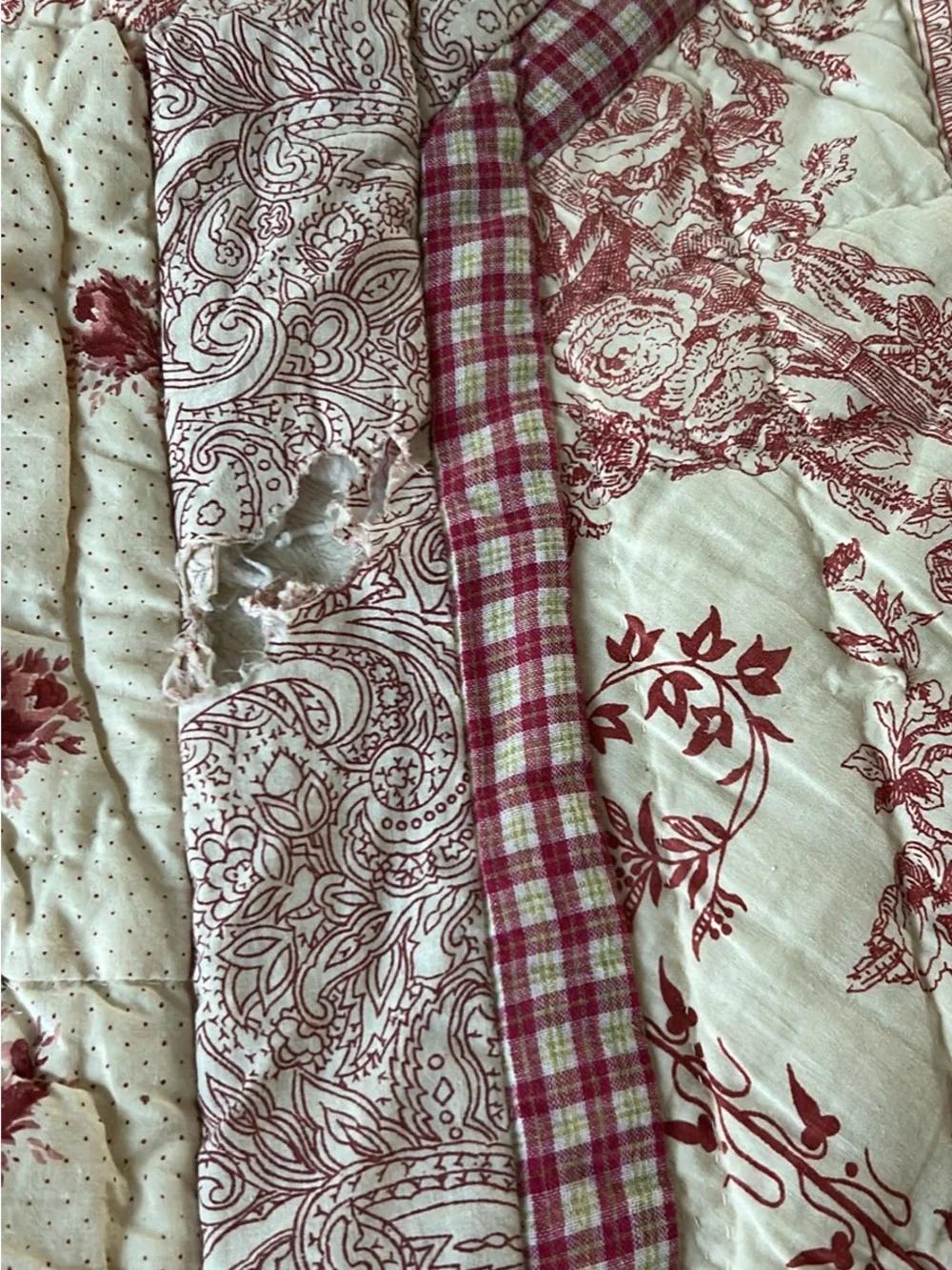 French countryside red and Cream Toile Quilted Bedding Set with Pillow Shams